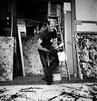 Jackson Pollock, en su taller.